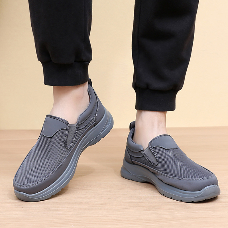 Sneakers uomo slip-on moderne, con ammortizzazione superiore e tomaia traspirante. Perfette per il tuo look casual.