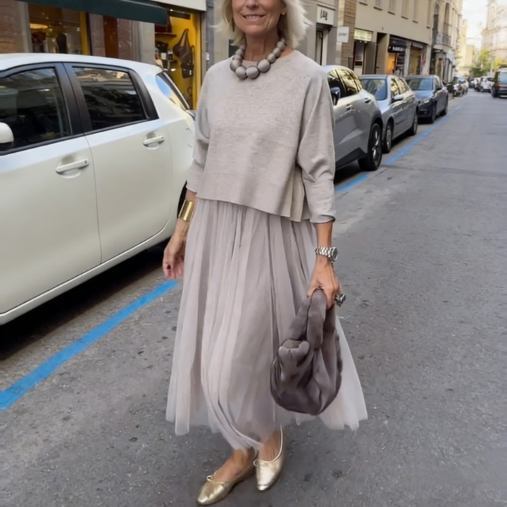 Completo donna due pezzi elegante con maglia e abito plissettato. Perfetto per primavera e autunno.