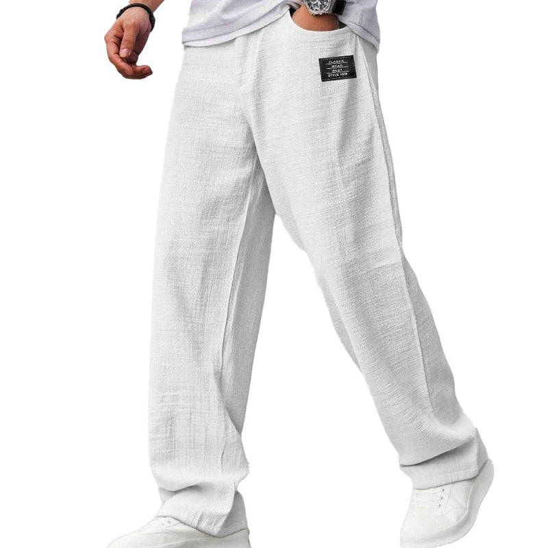 Pantaloni uomo a gamba dritta con tasche pratiche, ideali per tempo libero, viaggio e look versatile.