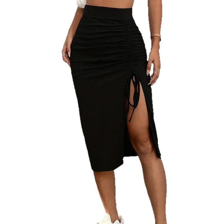 Gonna midi femminile a vita alta con design moderno e spacco regolabile. Un capo d'abbigliamento versatile ed elegante.