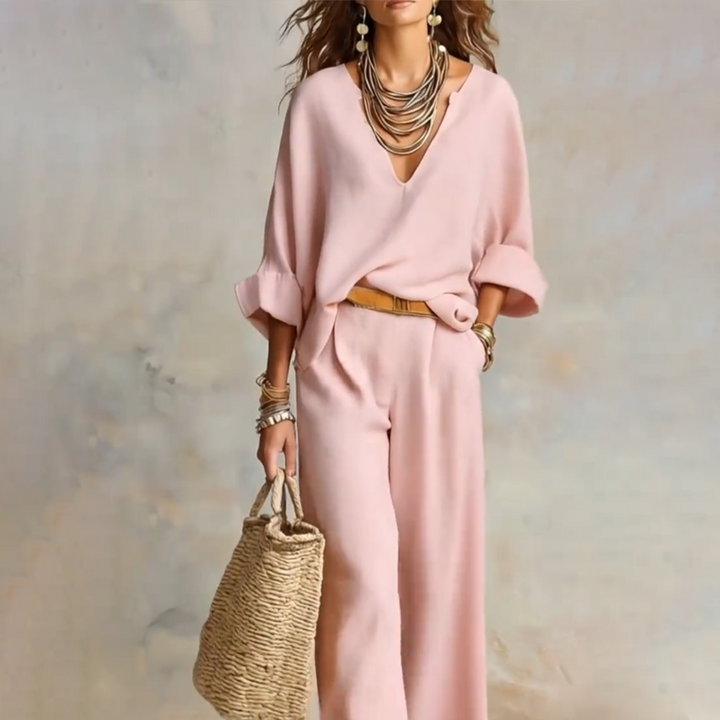 Completo donna effetto lino, pantaloni palazzo fluidi e top estivo. Perfetto per un look resort chic.