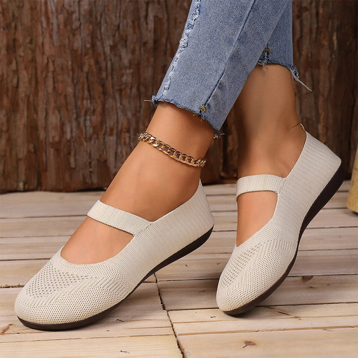 Ballerine donna in rete traspirante con cinturino elastico, ideali per look casual estivi.