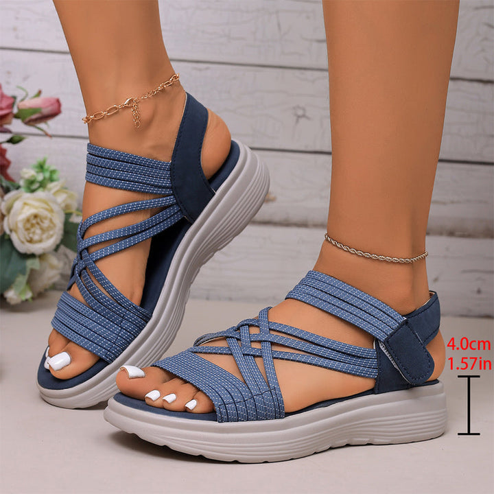 Eleganti sandali donna sport chic con design moderno e cinturini incrociati, perfetti per la moda estiva.