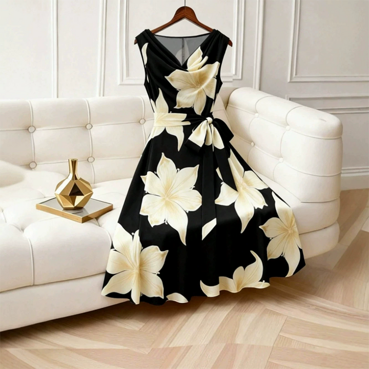 Moda donna: abito midi floreale estivo con vita annodata, design senza maniche, versatile e chic.
