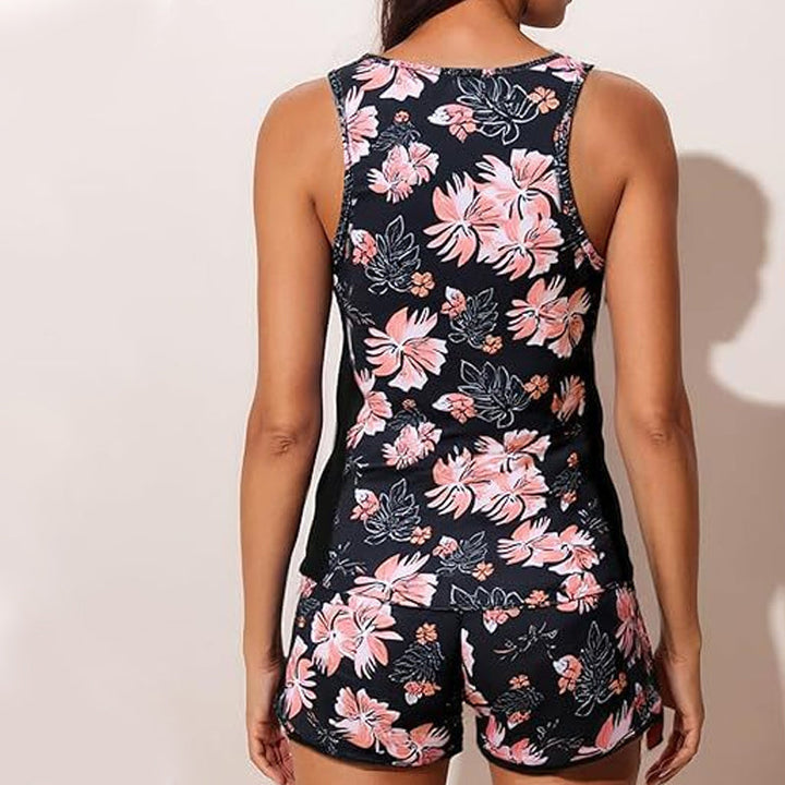 Completo estivo donna con bikini tropicale, canotta e shorts. Essenziale per la spiaggia e vacanze.