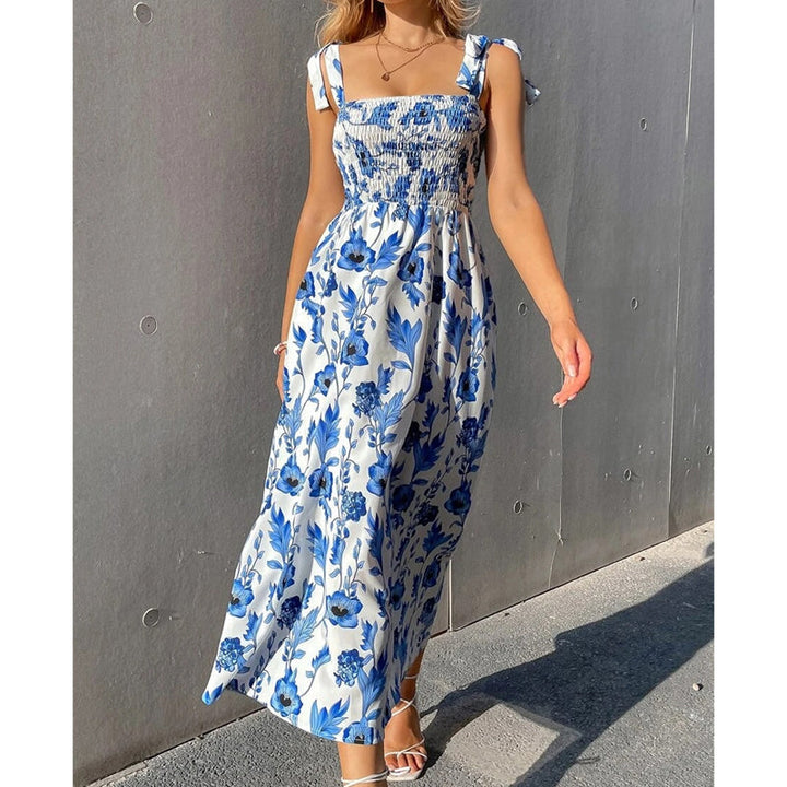 Abito lungo donna floreale, versatile e leggero, con spalline regolabili. Ideale per giornate di sole e serate.