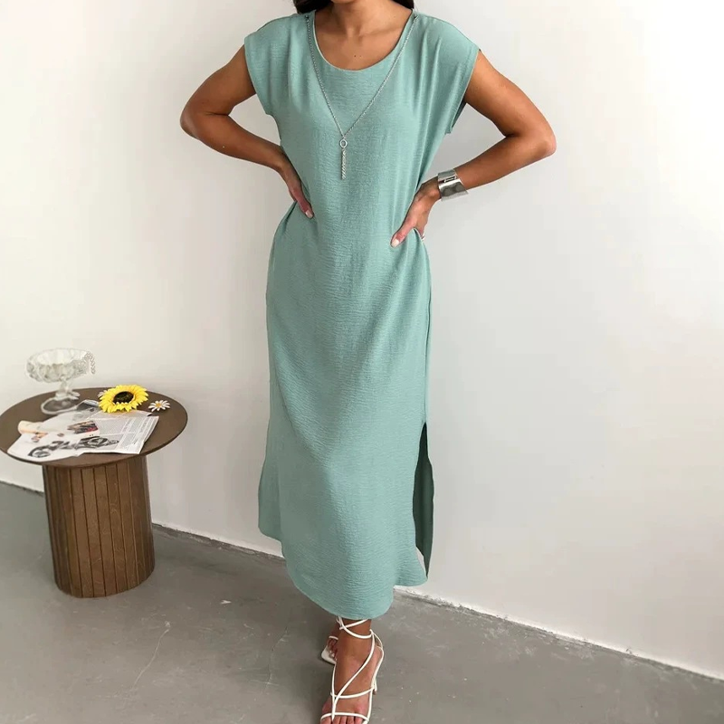 Abito midi donna con spacco laterale, vestibilità rilassata in micro-crepe, un tocco di eleganza estiva confortevole.