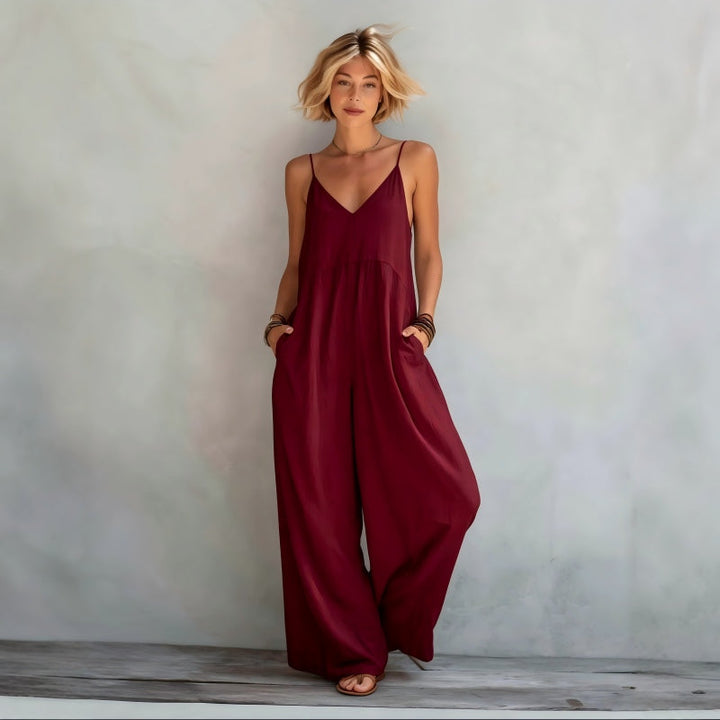 Tuta donna estiva in poliestere con spalline sottili, scollo a V e gamba ampia, comoda e alla moda.