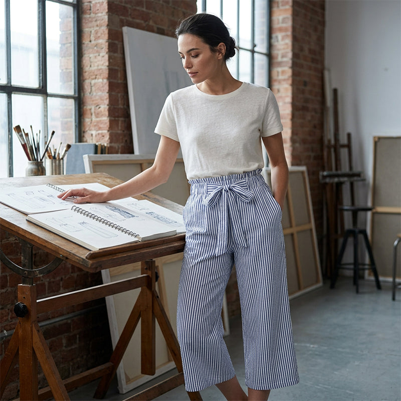 Pantaloni donna paperbag con vita alta e gamba ampia, comodi e alla moda per un look fresco.