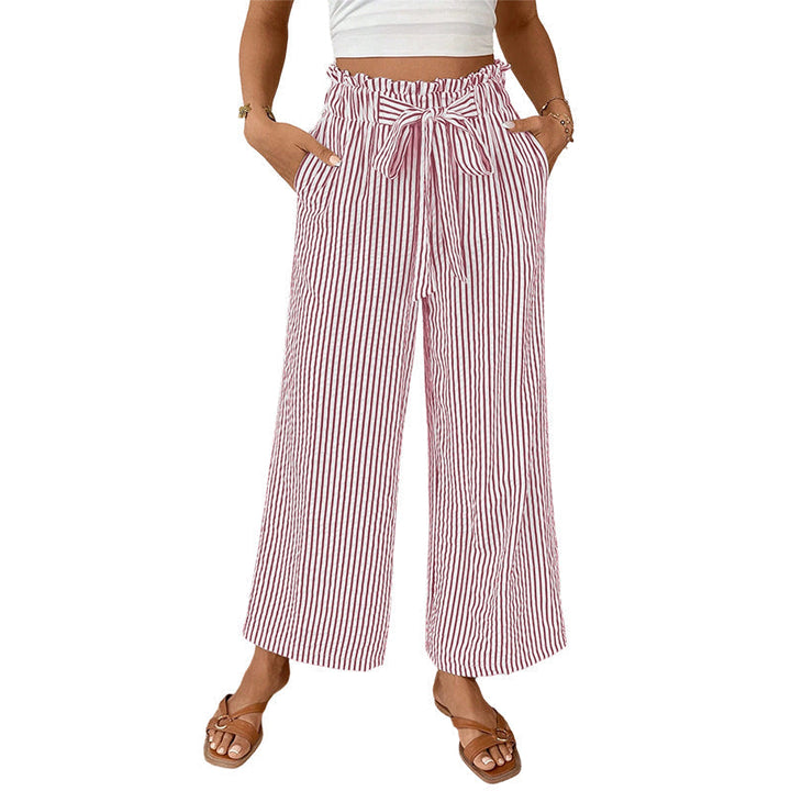 Pantaloni donna a gamba larga, vita paperbag e fantasia a righe, un capo versatile ed elegante.
