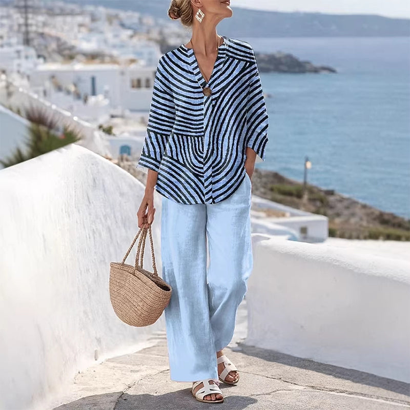 Completo due pezzi donna a righe verticali. Pantaloni larghi fluidi e top, ideale per la moda estiva e comfort.