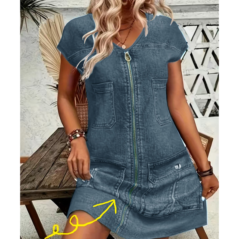 Eleganza casual: abito corto donna con zip, tasche utility, perfetto per look estivi e primaverili.