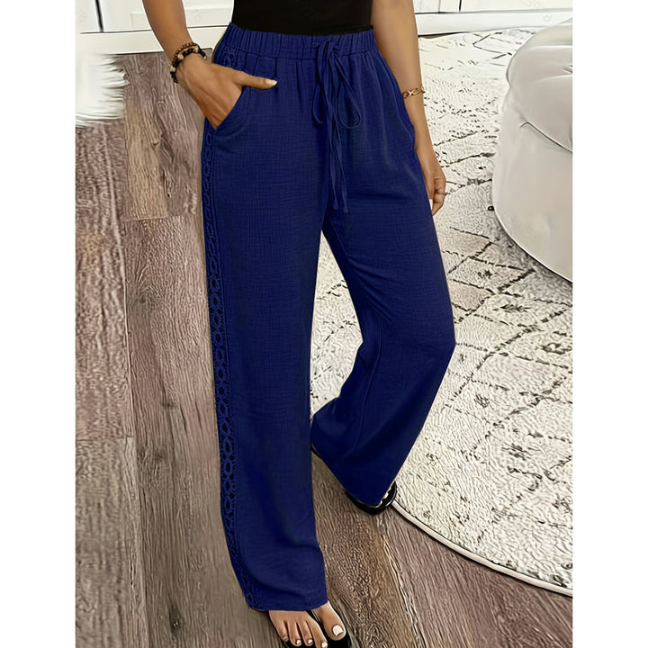Moda donna: pantaloni bohemien con pizzo, vita elastica. Stile casual ed estivo, perfetti per comfort e vacanze.