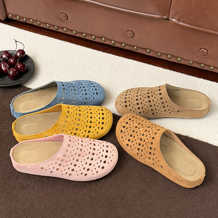 Eleganti calzature donna traforate slip-on, perfette come ciabatte estive comode e leggere.