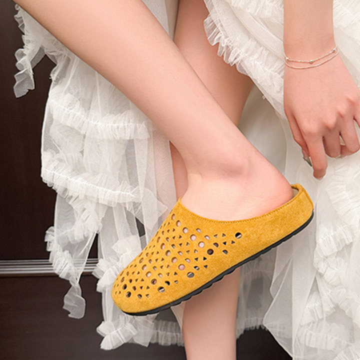 Scarpe donna slip-on leggere e traforate per l'estate. Ciabatte comode per relax in casa o fuori.