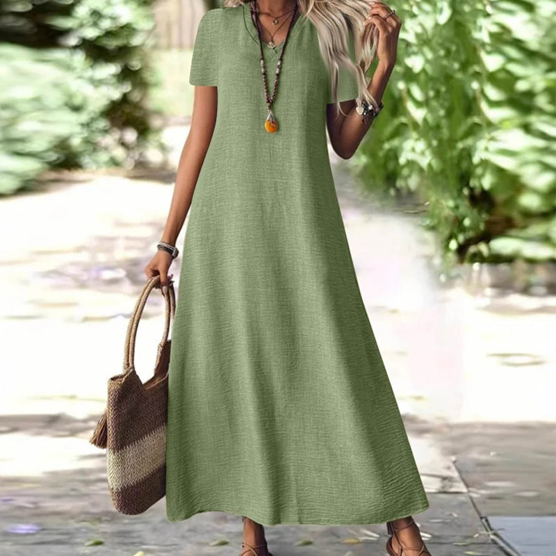 Scollo a V elegante su abito maxi donna, design estivo confortevole e raffinato con tasche. Moda estiva.
