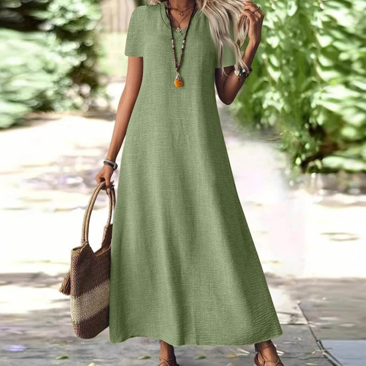 Scollo a V elegante su abito maxi donna, design estivo confortevole e raffinato con tasche. Moda estiva.