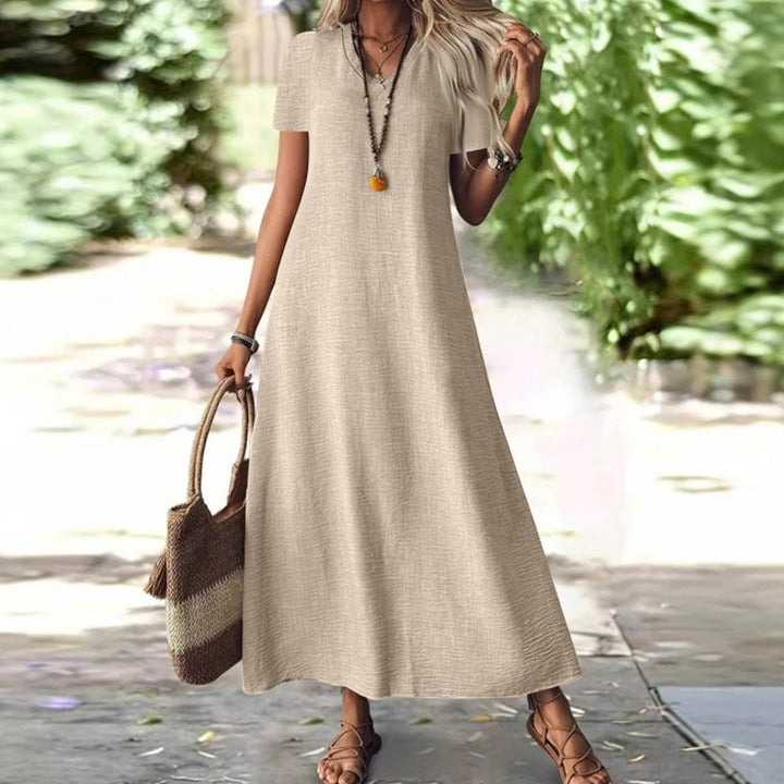 Abito maxi donna in fantasia, elegante scollo a V e tasche. Vestito estivo lungo per un look casual chic.