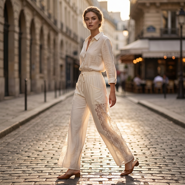 Pantaloni donna in pizzo con design fluido, vita regolabile, perfetti per un outfit estivo comodo e alla moda.