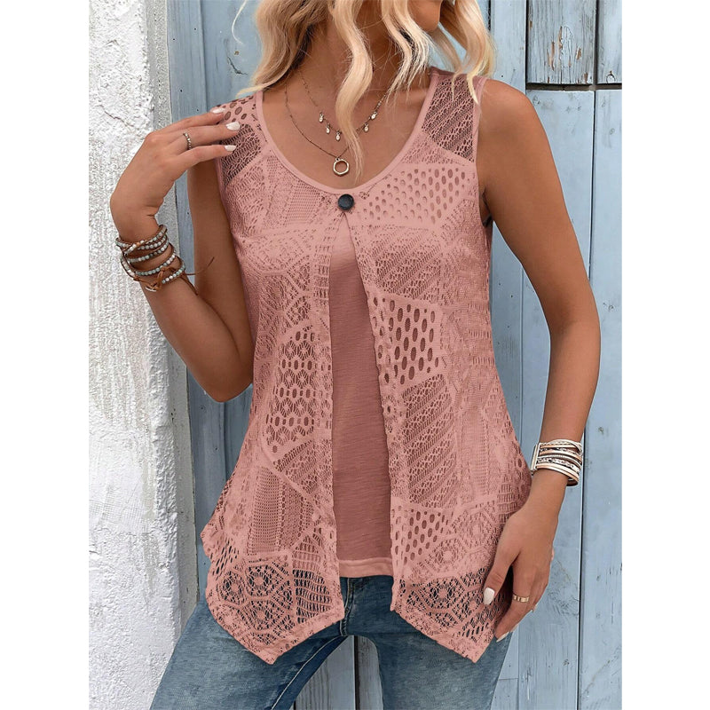 Gilet donna bianco senza maniche all'uncinetto con bottone, stile casual-romantico per l'estate.
