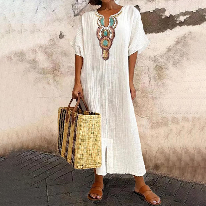 Vestito maxi donna bohemien in poliestere, ricamo sul collo, ampio e fluido, perfetto per look estivi casual ed eleganti.