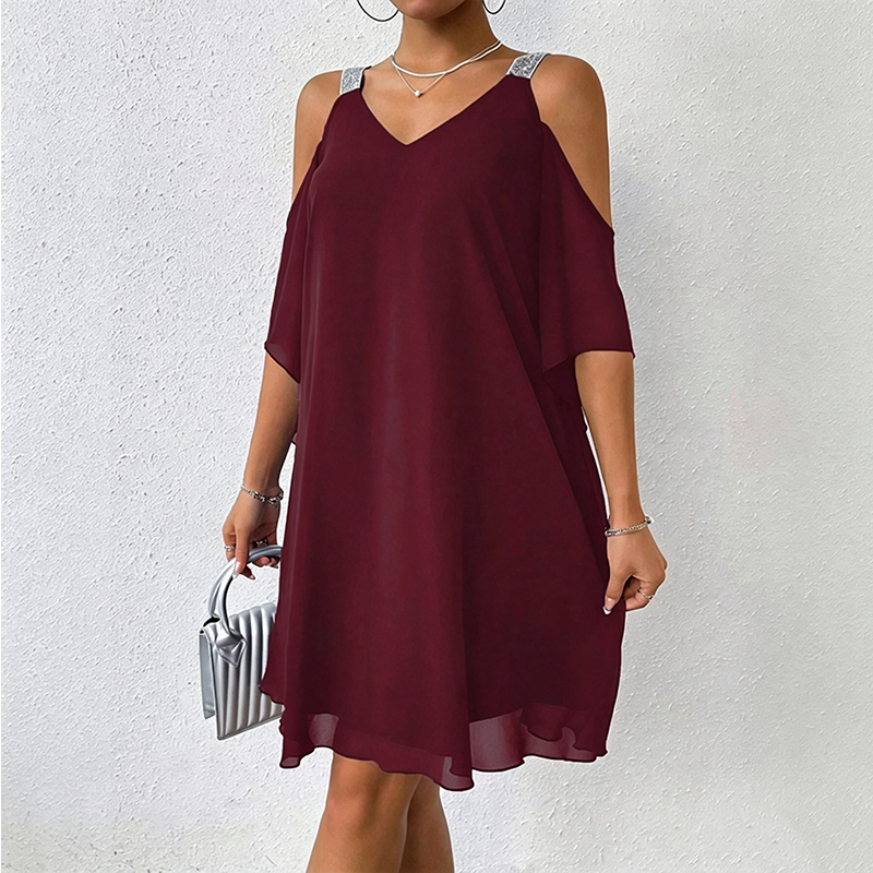 Vestito estivo donna, spalle scoperte e spalline brillanti. Abito elegante multicolore, perfetto per serate chic.