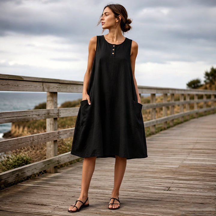 Abito donna estivo in cotone lino, senza maniche, con tasche laterali. Perfetto per la moda estiva casual chic.