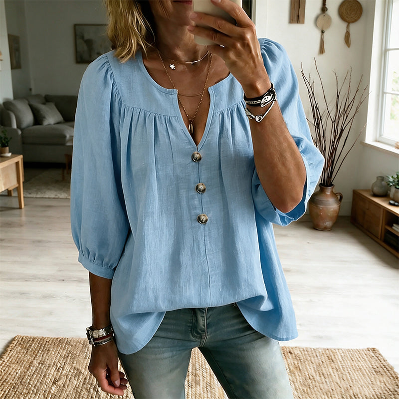 Blusa donna in poliestere, maniche 3/4 e collo a V, per un look sofisticato adatto a più stagioni.