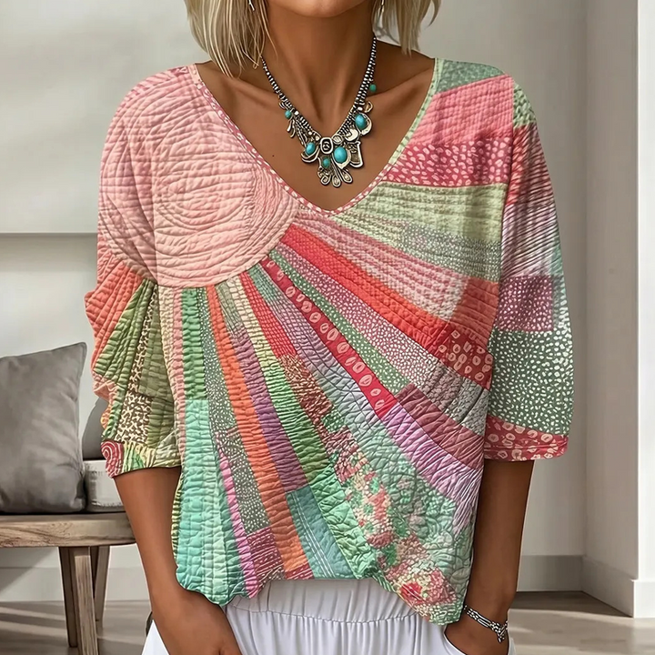 Blusa donna patchwork unica stile retrò, scollo a V, maniche tre quarti. Perfetta per un look casual chic.