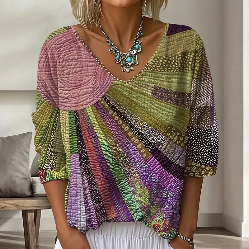 Blusa donna patchwork retrò con scollo a V e maniche 3/4. Un capo casual chic per la moda femminile.