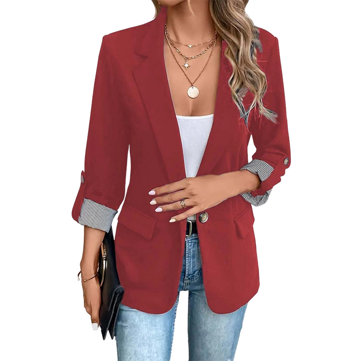Elegante blazer donna leggero, ottimo per un look professionale o casual. Essenziale per la moda femminile.