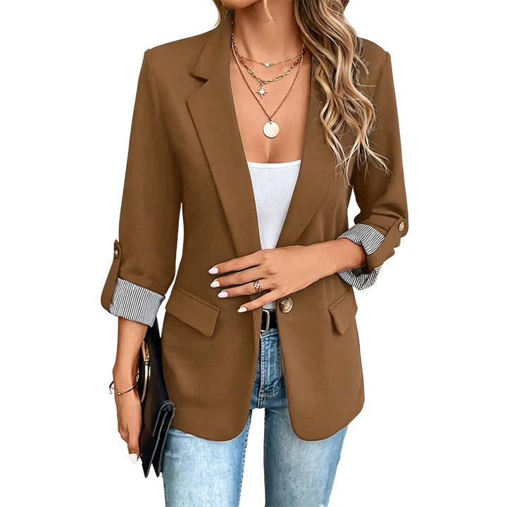 Blazer femminile contemporaneo, leggero e chic. Aggiunge un tocco di stile moderno ai tuoi outfit.