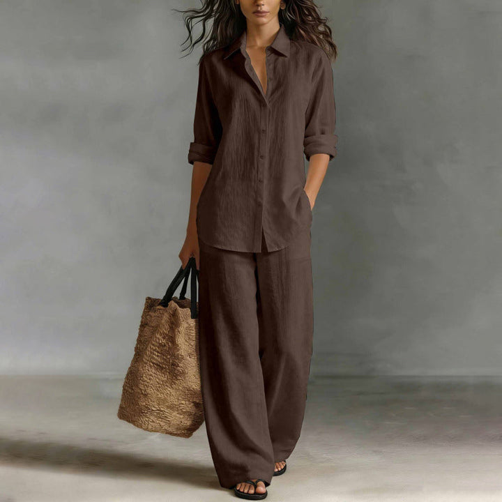Vestito versatile da donna: camicia bottonata e pantaloni larghi, perfetti per look giorno/sera.