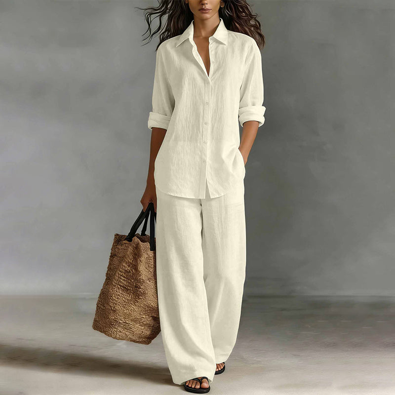 Pantaloni larghi e fluidi da donna, abbinati a camicia elegante. Comfort e moda in un unico capo.