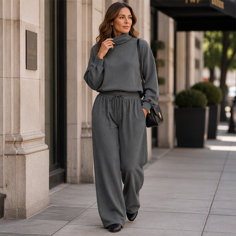 Completo donna versatile, con top collo alto e pantaloni larghi, adatto per autunno/inverno con stile.