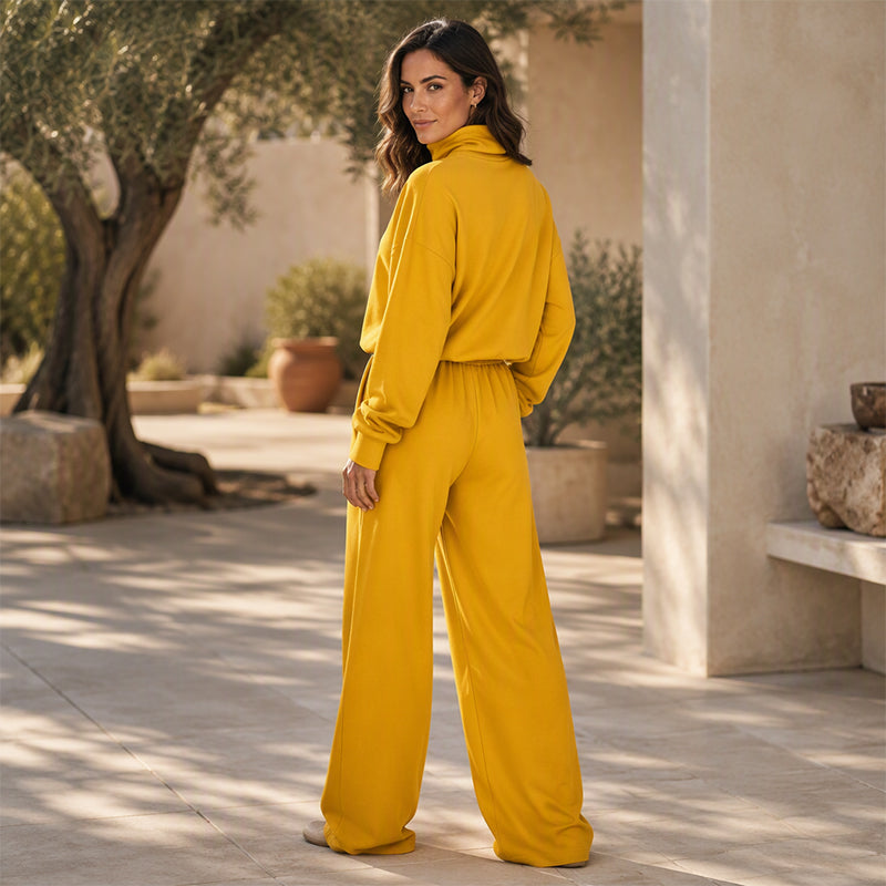Completo donna elegante e rilassato: maglia collo alto e pantaloni ampi, ideale per comfort senza pari.