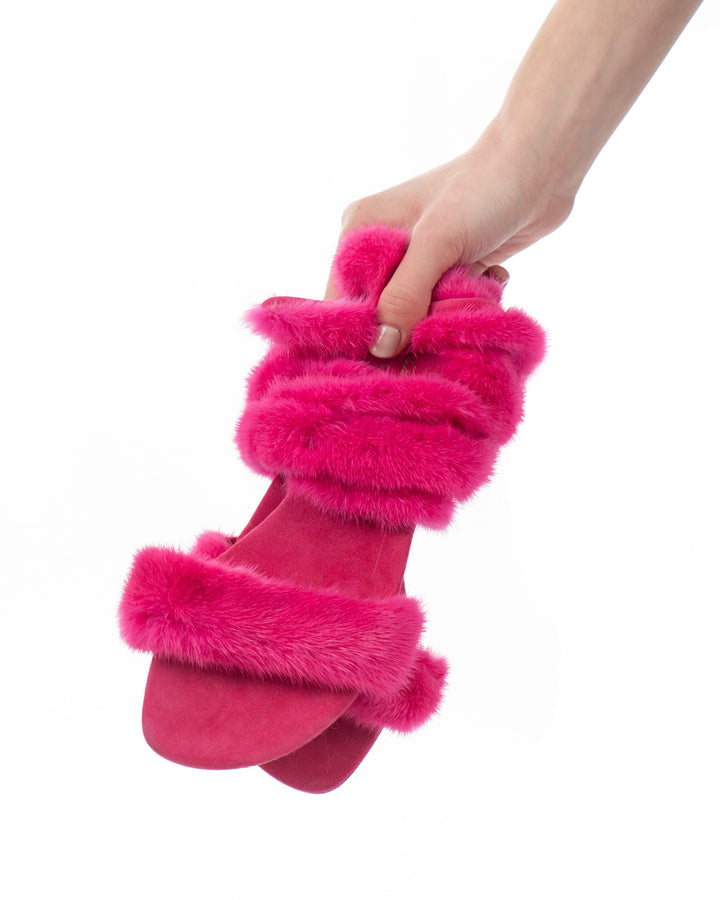 Scarpe estive donna: sandali fucsia con lacci regolabili e suola confortevole.