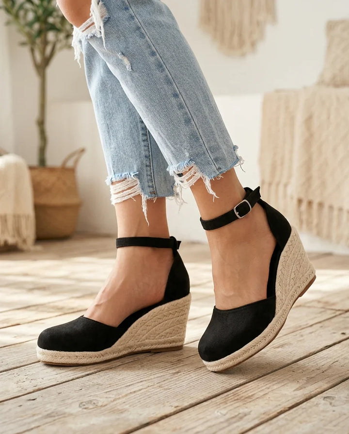 Eleganti sandali donna con zeppa espadrillas, ideali per un look casual chic estivo.