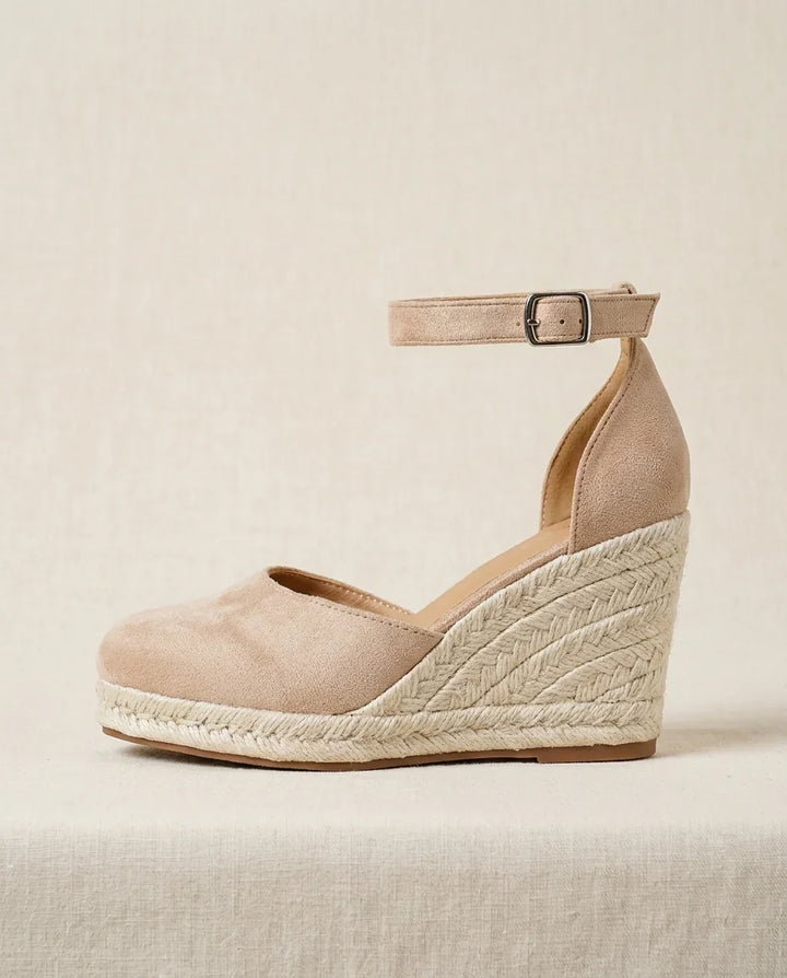 Moda donna: sandali espadrillas con zeppa e cinturino caviglia, scarpe comode ed eleganti.