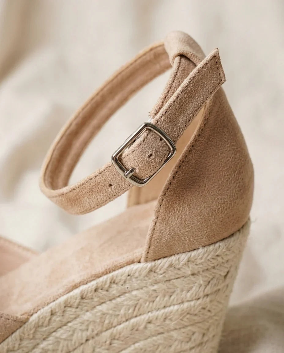 Versatili sandali donna con zeppa espadrillas, ideali per outfit casual chic e serate estive.