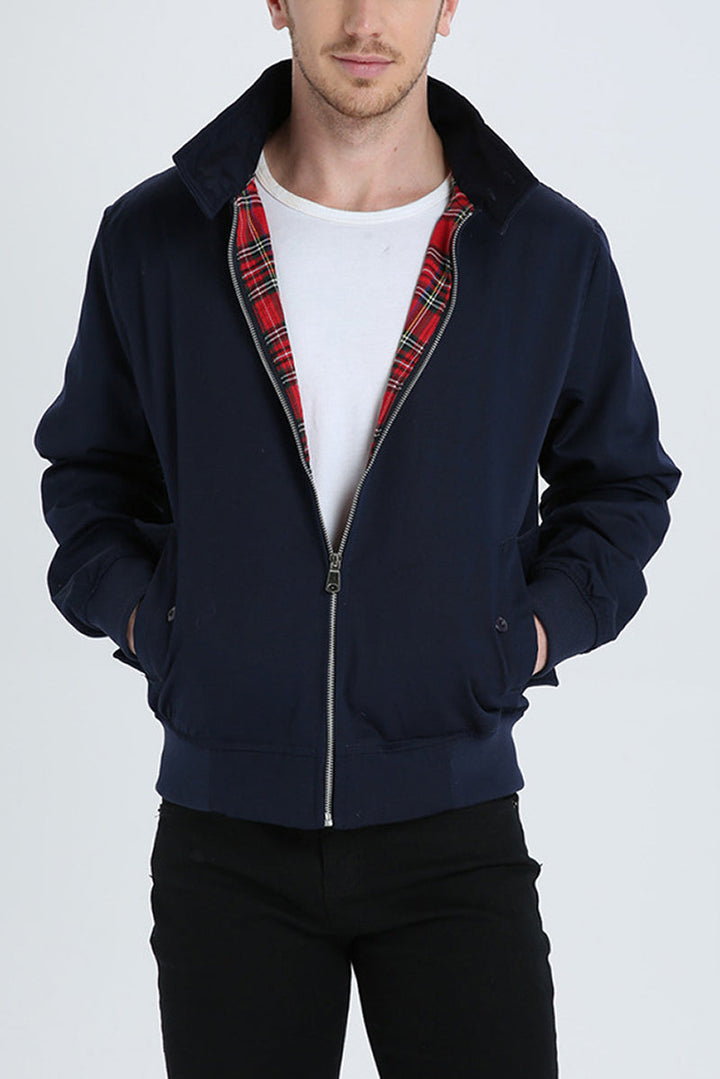 Giacca uomo elegante multistrato per comfort termico e stile moderno.