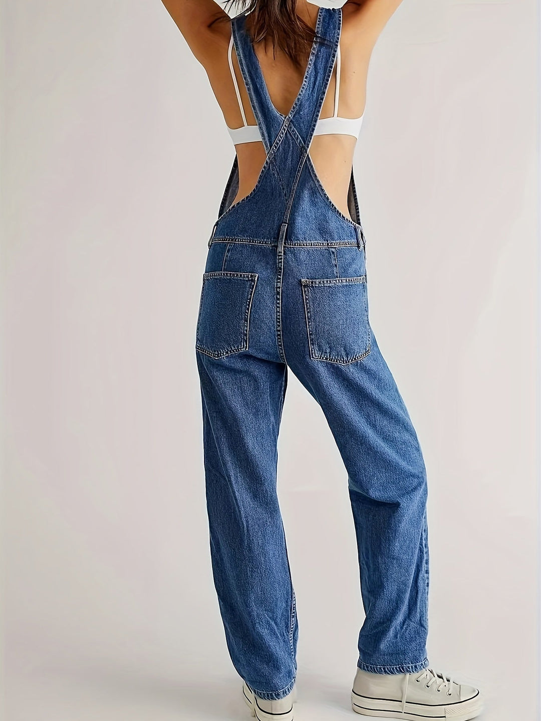Salopette denim donna con bretelle, stile casual chic e comoda vestibilità per ogni giorno.