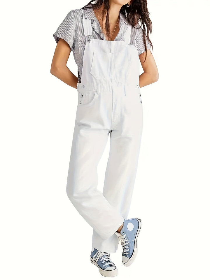 Moda donna: salopette denim elegante, un capo versatile per abbigliamento casual e di tendenza.