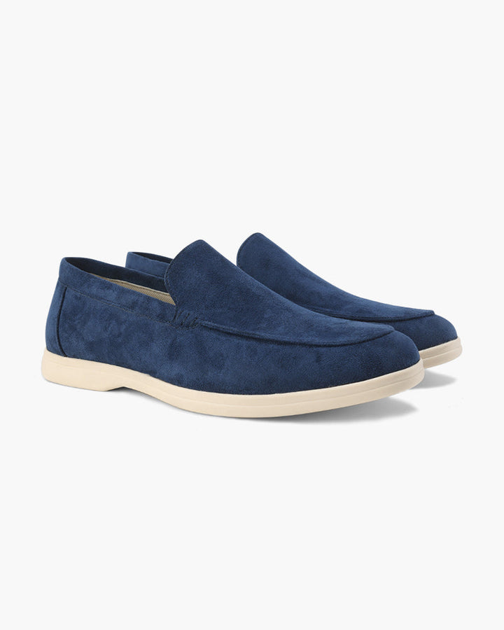 Scarpe slip-on uomo: mocassini con cuciture per un look raffinato. Ideali per comfort elegante quotidiano.