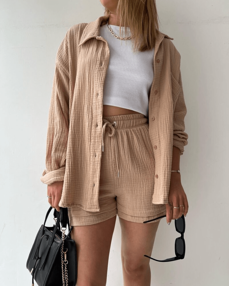 Set estivo due pezzi donna. Completo leggero e raffinato, perfetto per abbigliamento casual o look elegante.