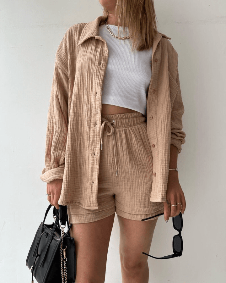 Set estivo due pezzi donna. Completo leggero e raffinato, perfetto per abbigliamento casual o look elegante.
