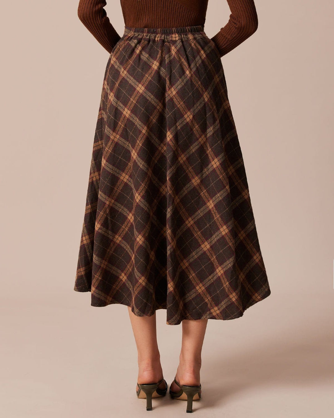 Morbida gonna midi donna a quadri, vita alta con elastico. Perfetta per un look primaverile-autunnale alla moda.