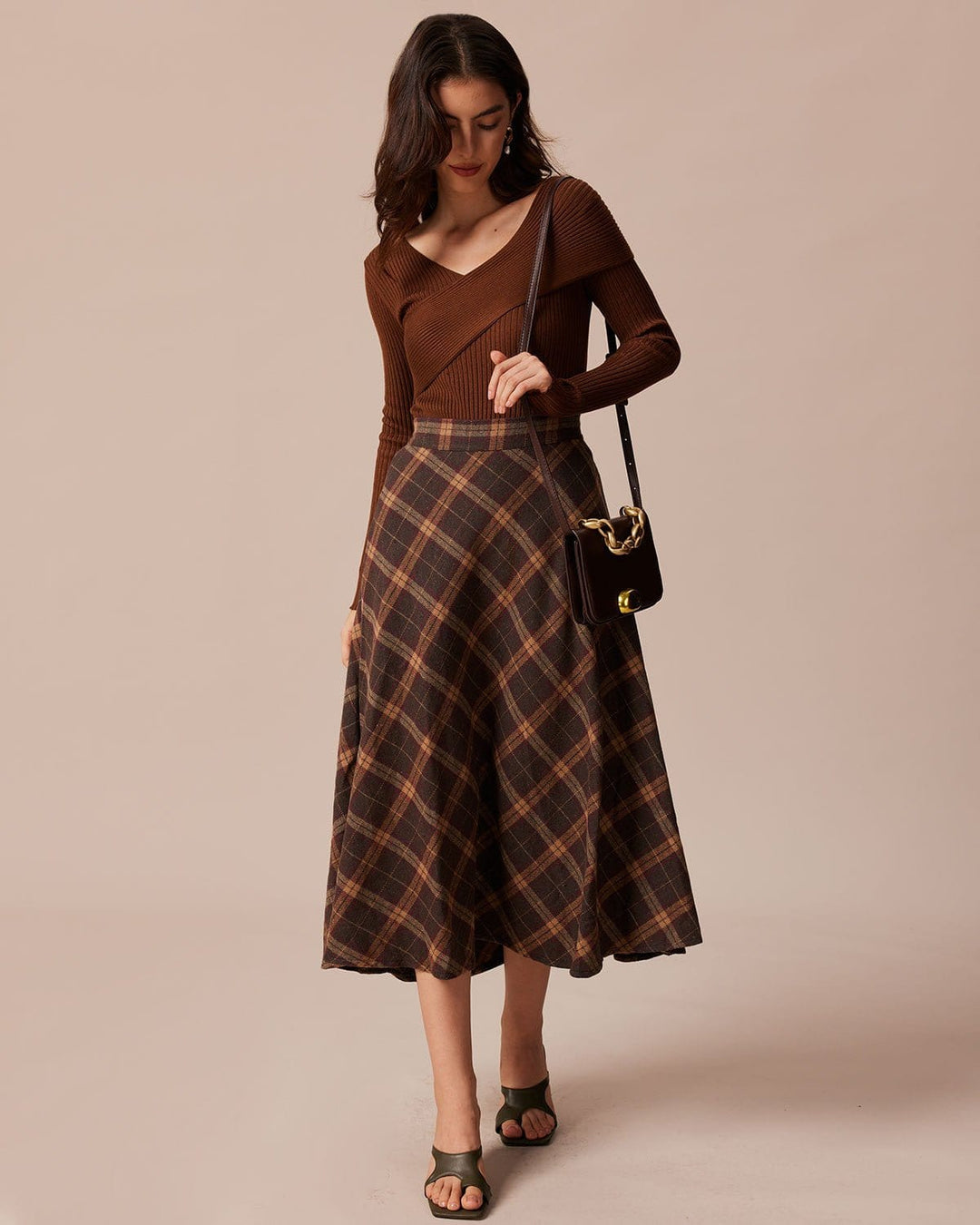 Gonna midi donna a quadri con vita alta elasticizzata. Taglio A-line moderno per stile e comfort in ogni stagione.