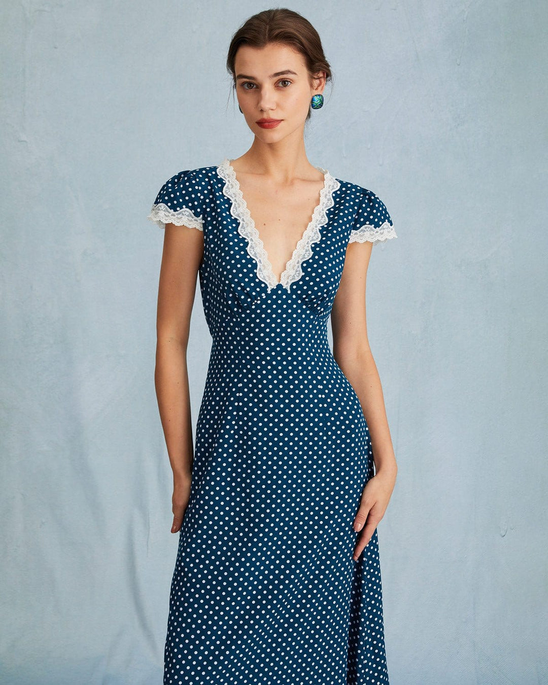 Vestito lungo da donna blu navy a pois, con scollo a V, perfetto per occasioni speciali ed eventi serali.
