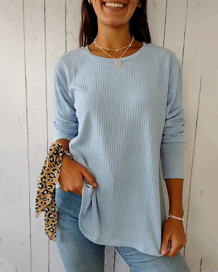 Maglia donna a maniche lunghe girocollo, perfetta per comfort quotidiano e stile casual autunno/primavera.